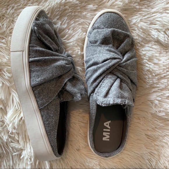 MIA Teri Bow Slides, Twist Detail - Picture 3 of 5